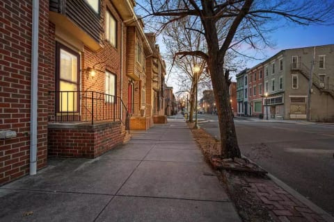 Midtown charming townhome centrally located and walk to everything
