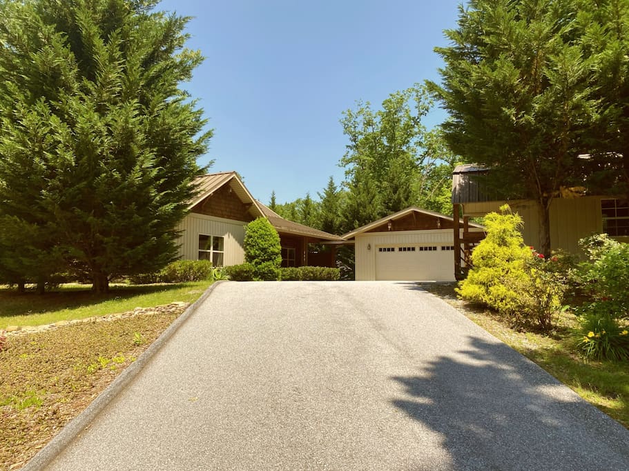 River Bluff is perched on a bluff above the French Broad River and the future Ecusta Recreational Trail. - River Bluff Cabin - near Hendersonville, NC - Horse Shoe