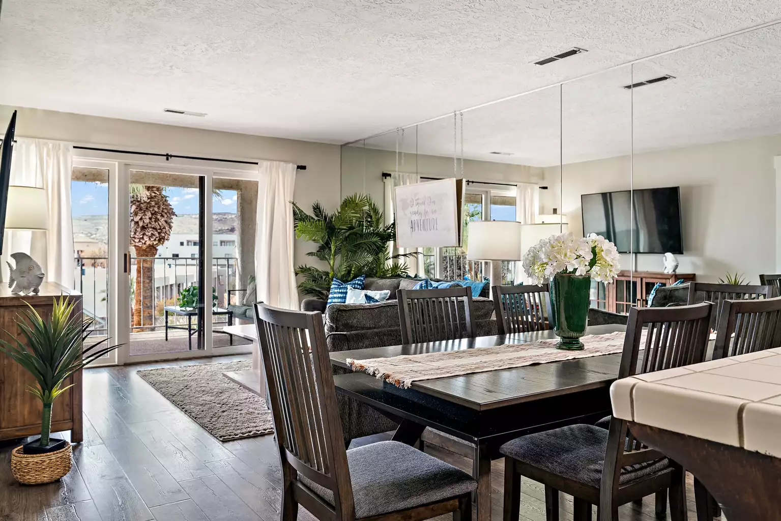 fun-in-the-sun-3-bedroom-w-pools-hottubs-waterslides-year-round/