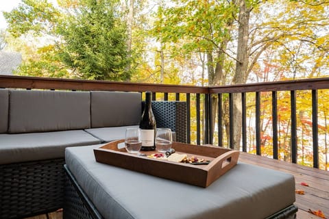 New Lakefront~4/5 BR! Hot Tub~Game Rom & Firepit!