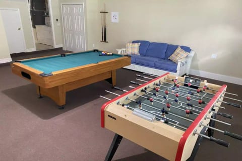 Mickeys Corner Fantastic Huge Private Pool Hot Tub Game RM BBQ