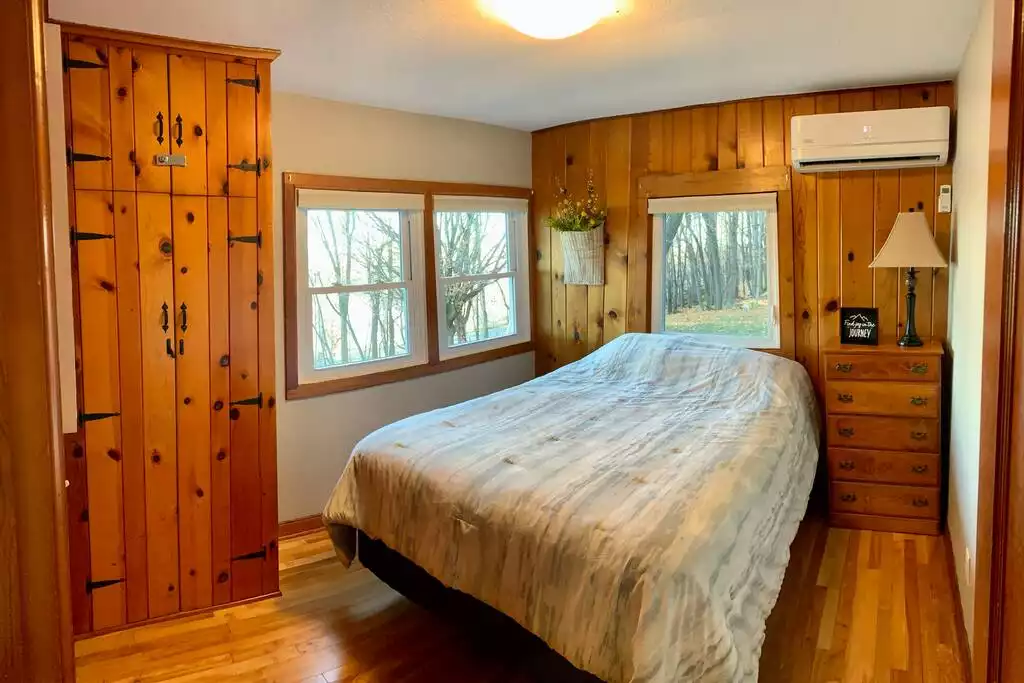 Bedroom 1 - Perched Above Pepin-cozy cabin,panoramic lake view - Lake City