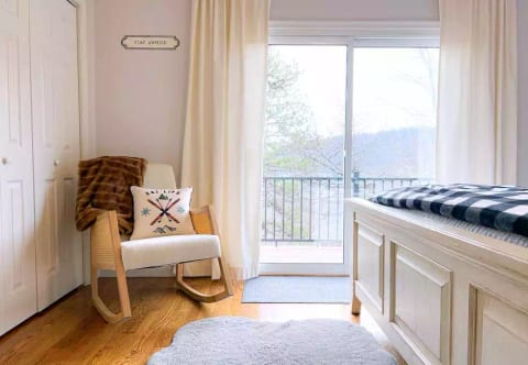 Kettle View Lodge- Epic Mountain Views!