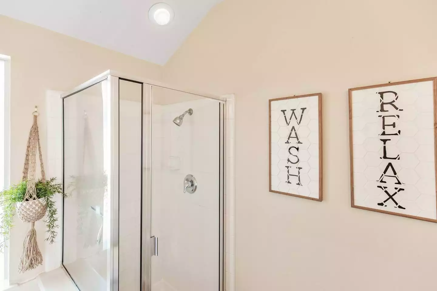 Large ensuite bathroom attached to the master bedroom. Features both a walk-in shower and complimentary soaps and fresh towels! Large ensuite bathroom attached to the master bedroom. Features both a walk-in shower and complimentary soaps and fresh towels! - The Birdhouse - Keller