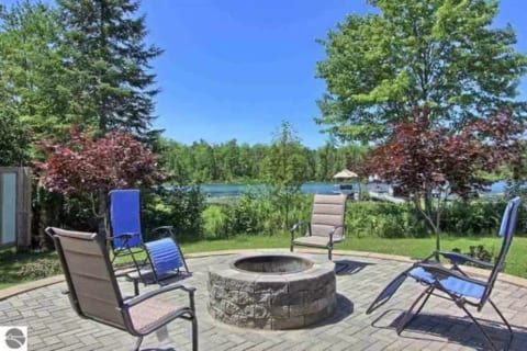 Brick firepit