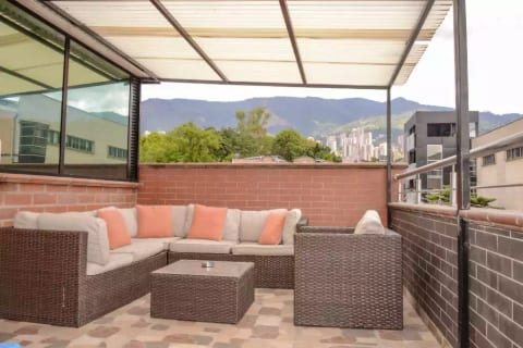 Lower Penthouse Big Balcony Elevator Security
