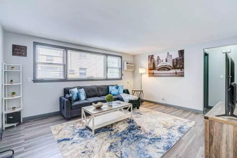 Chicago 2BR Condo- King Sleep Number