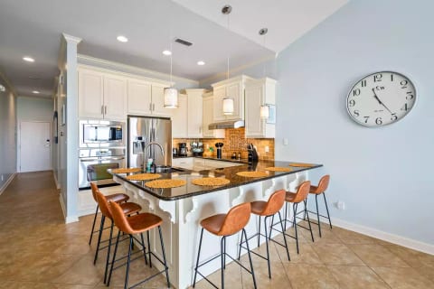Fully stocked kitchen/living room area. Seating for 7 at the bar.