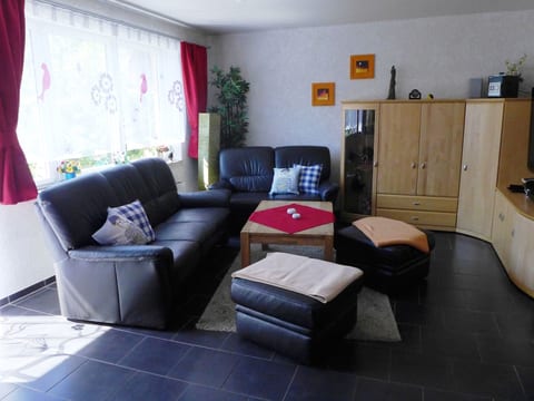Gemütliches Ferienhaus am Deich mit Gartenzimmer