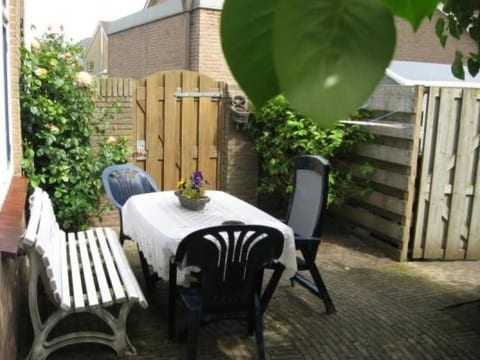 mit privatem Garten und Terrasse