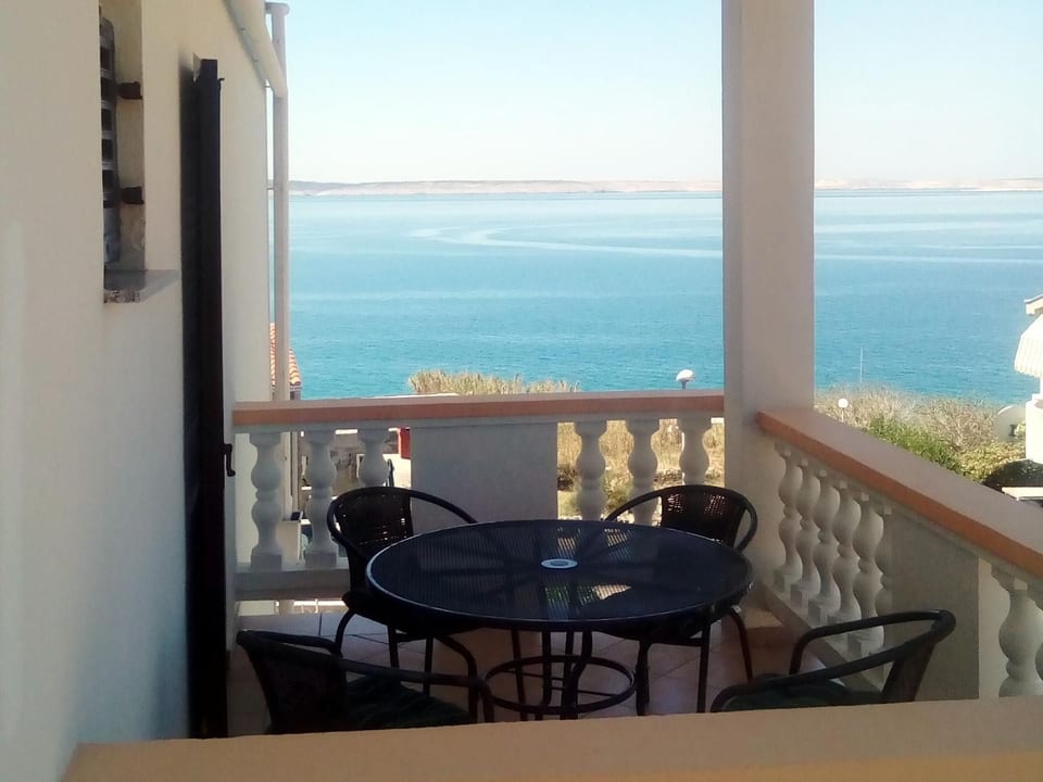 Komfortable Wohnung mit Balkon und Meerblick - Krneza
