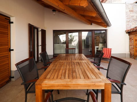 mit Terrasse