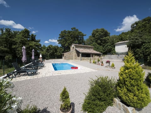 mit eigenem Pool