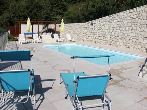 "Rocabel" mit Blick auf das Wasser