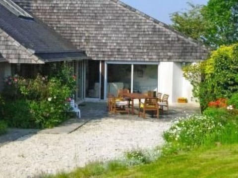 Villa "Cobalan" mit Blick auf das Wasser