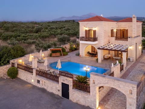 Familienfreundliche Villa mit Pool, BBQ, Kinderb