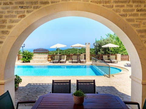 Familienfreundliche Villa mit Pool, BBQ, Kinderb