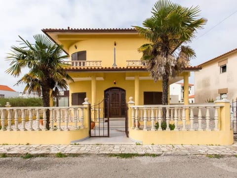 Terrassenhaus mit privatem Pool in Nazaré