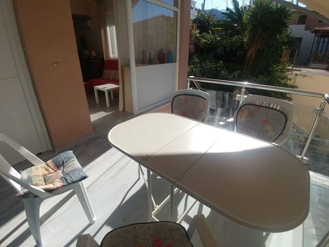 Appartement in Derveni mit Terrasse