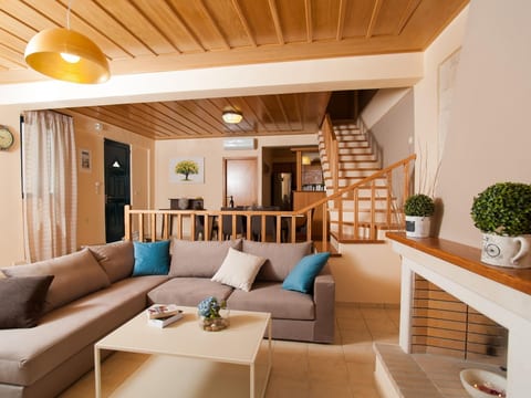 Schönes Haus in Panormos mit kleinem Garten
