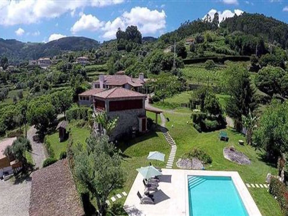 Piscine fabuleuse dans un paysage à couper le souffle - Ponte de Lima