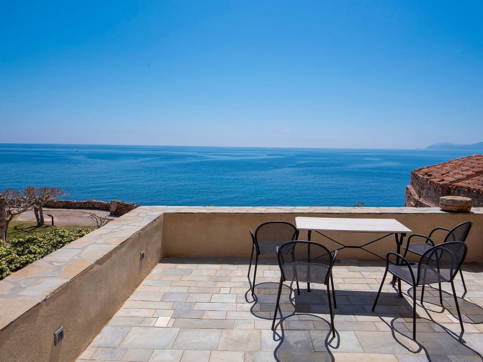 Goulas mit Blick auf das Wasser - Monemvasia
