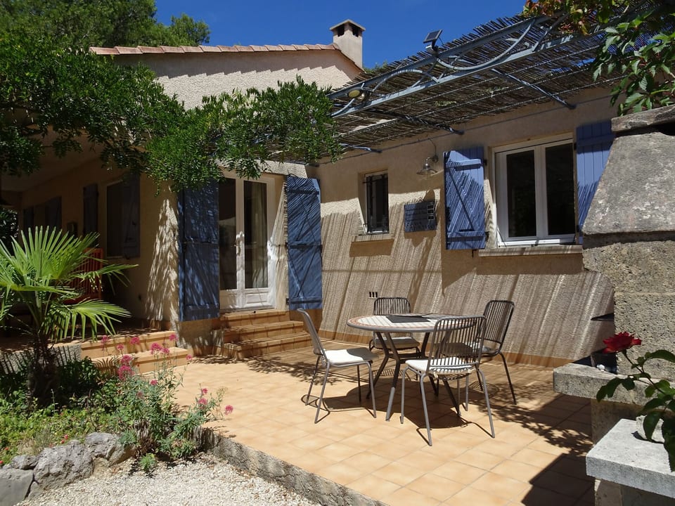 À l'abri du Mistral - Garrigues-Sainte-Eulalie