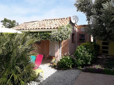 Haus "Les Cyprès" mit Gemeinschaftspool