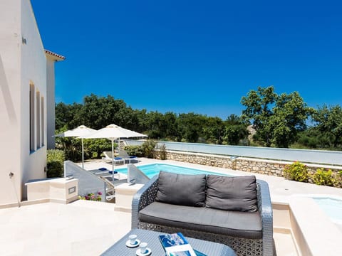 Deluxe Villa Ianthos - Whirlpool im Freien, Kinderpool