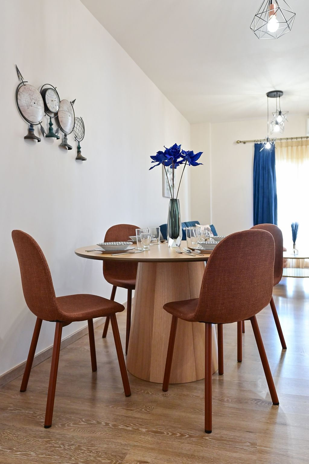 Royal Blue Central House "by Checkin"