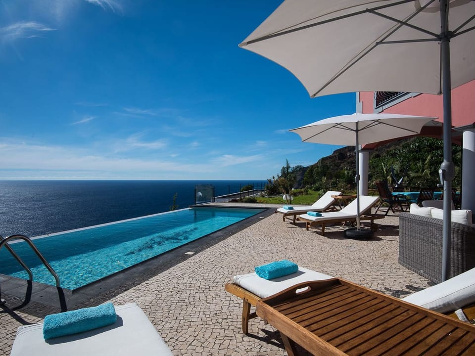 Villa de vacaciones con piscina infinita - Arco da Calheta