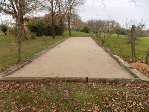 Die Unterkunft für zwei bis sechs Personen, Schwimmbad, Bouleplatz, Spa, Tennis