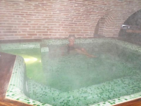Die Unterkunft für zwei bis sechs Personen, Schwimmbad, Bouleplatz, Spa, Tennis