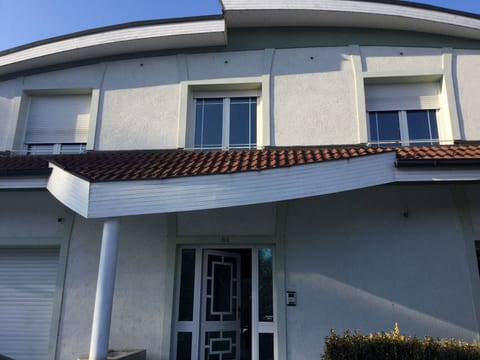 mit Privatpool für 11 Personen + 1 Kind ca. 500 m²in Pardubitz, Böhmen (Os