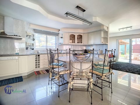 PEARLS BEACH VILLA