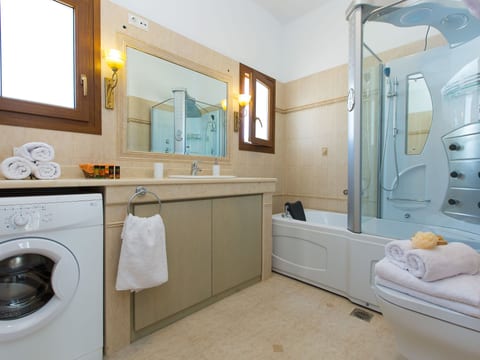 Villa "Kampos" mit eigenem Pool