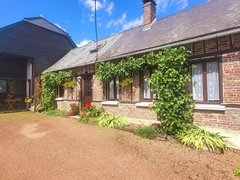 Charmantes Ferienhaus in idyllischem Dorf - Beau Village