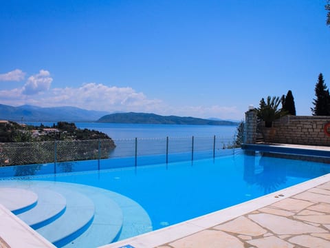 Wunderschöne Villa mit Panoramablick auf das Meer