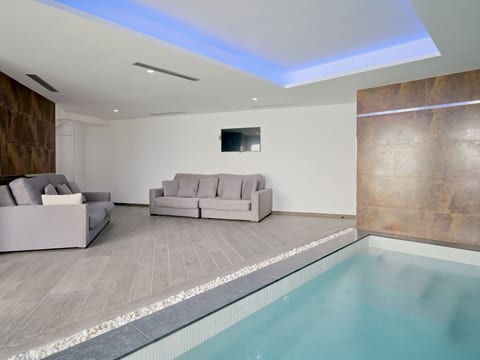 Pool Indoor