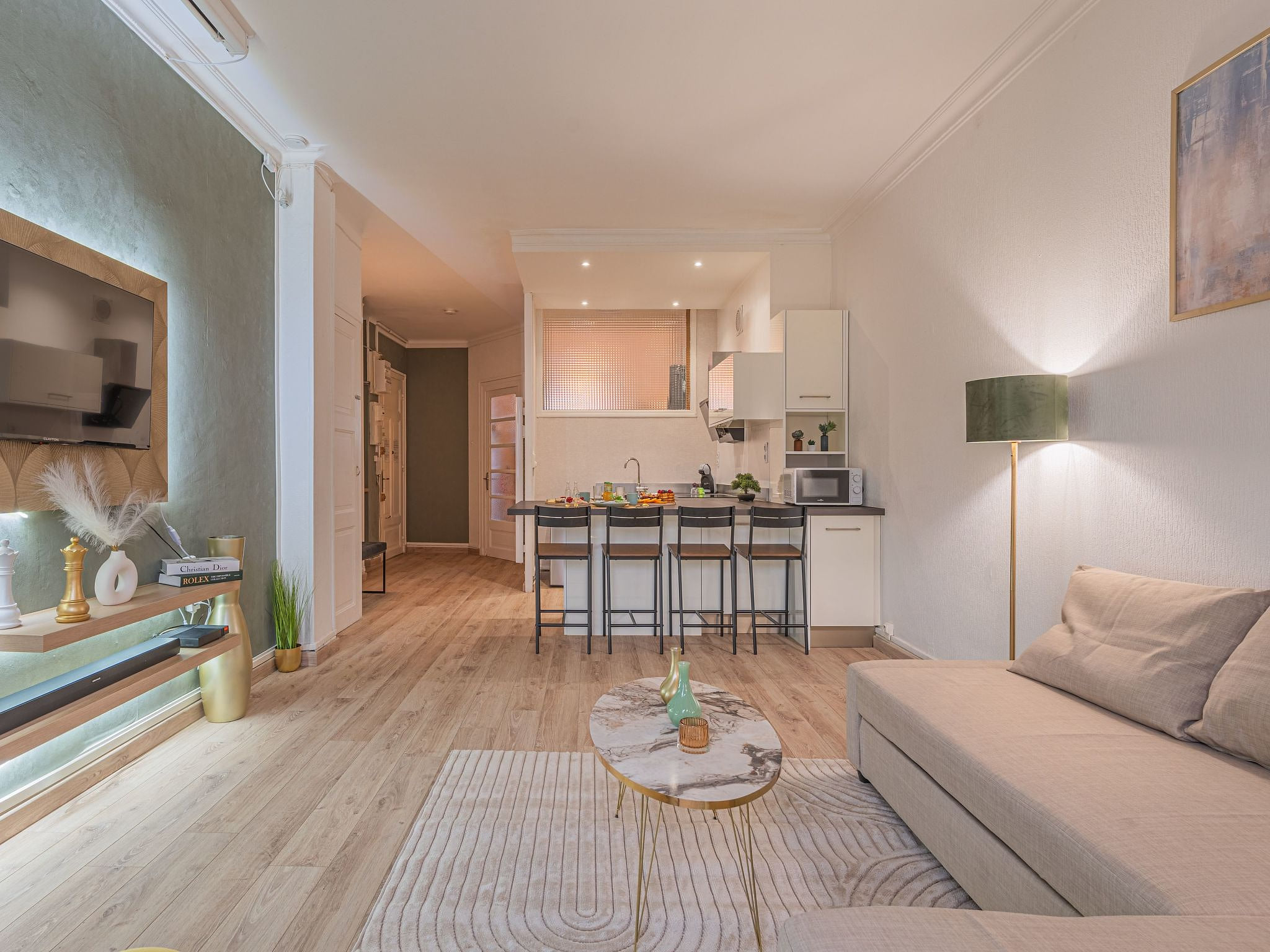 ferienwohnung "Luxury Cinéphile"