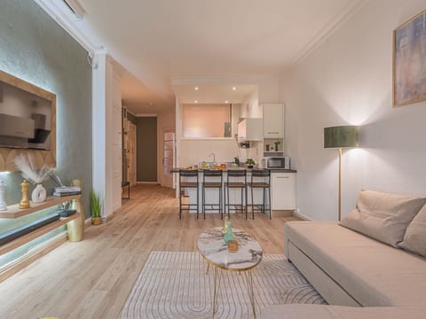 ferienwohnung "Luxury Cinéphile"