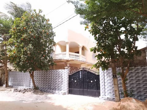 für 4 Personen in Brusubi Gambia