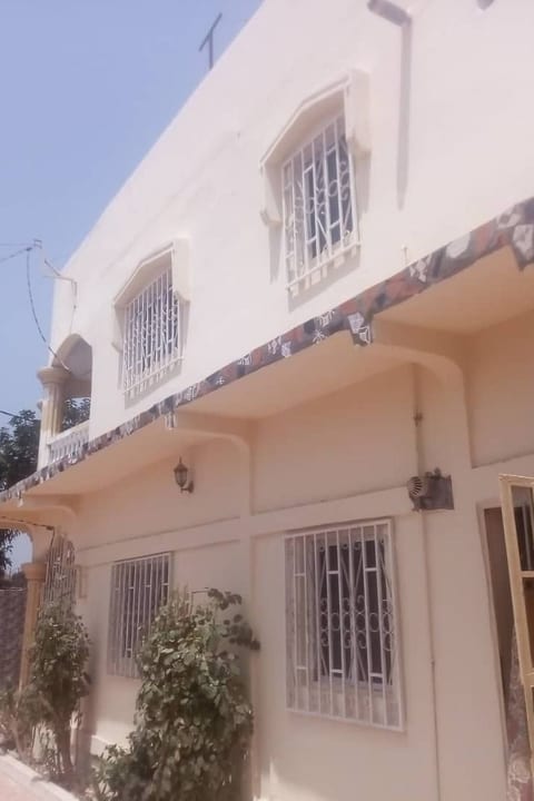 für 4 Personen in Brusubi Gambia