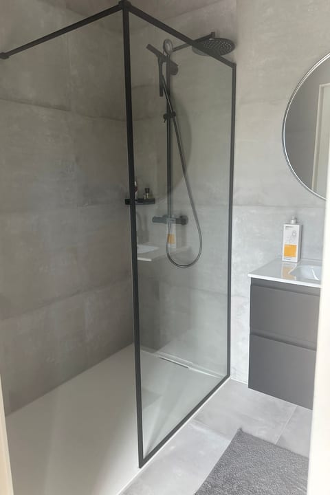 Kleines neues sauberes Appartement