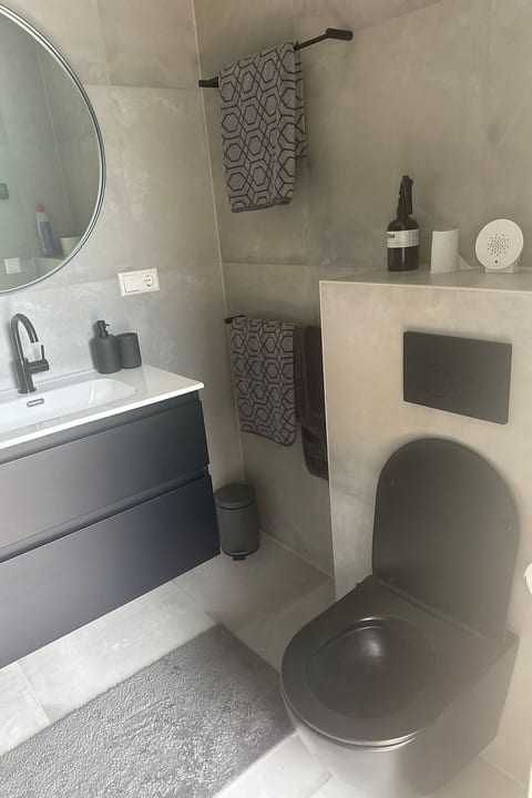 Kleines neues sauberes Appartement