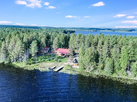 Oravajärven talo (ent. suomela)