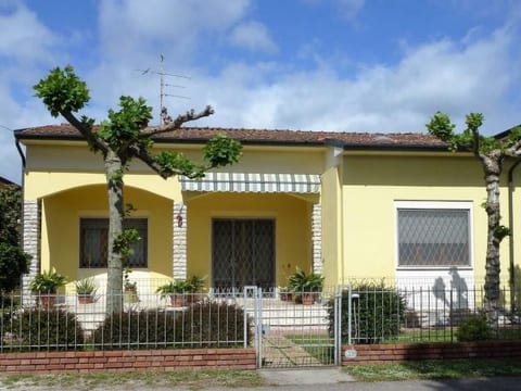 Ferienvilla mit Garten, Grill und Terrasse