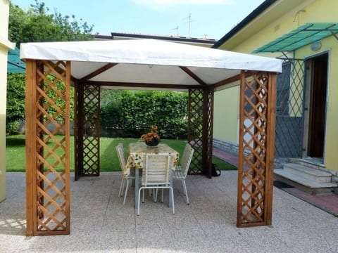 Ferienvilla mit Garten, Grill und Terrasse