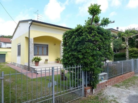 Ferienvilla mit Garten, Grill und Terrasse