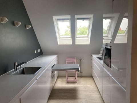Modernes helles Zimmer im Loft am See